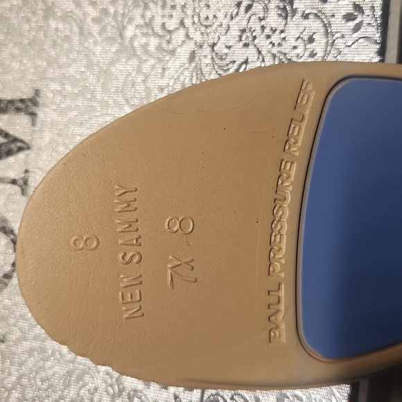 NWOB BRIOSO Women's Black Leather Shoes Size 7 1/2. - Picture 8 of 12